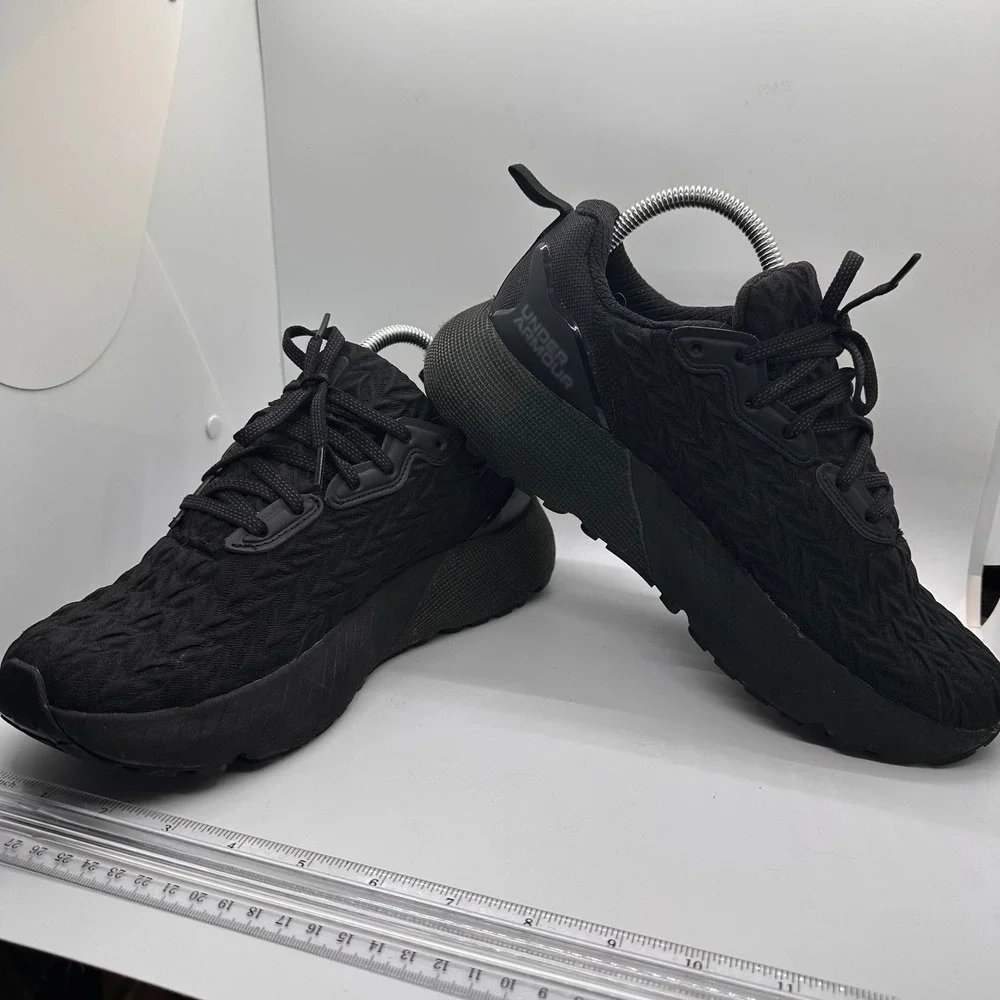 Under Armour HOVR Sonic 5 Men's Sleek Black Athletic Style Running Shoes Size 10